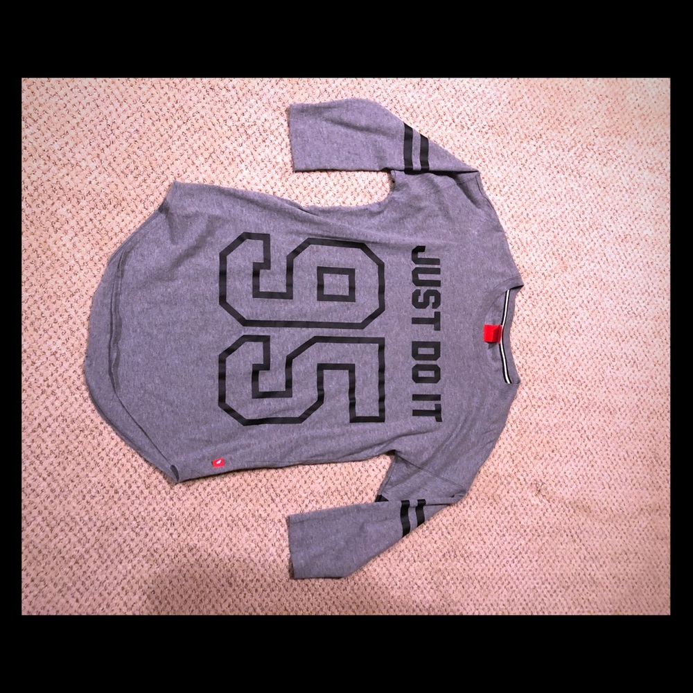 Nike Women’s Shirt-Small